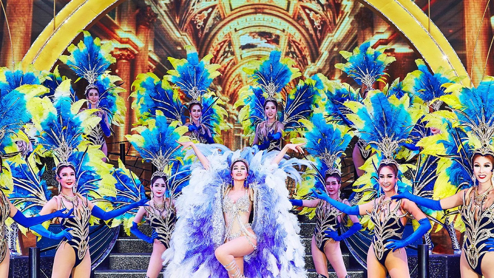 Vegas showgirls in the Simon Cabaret Show