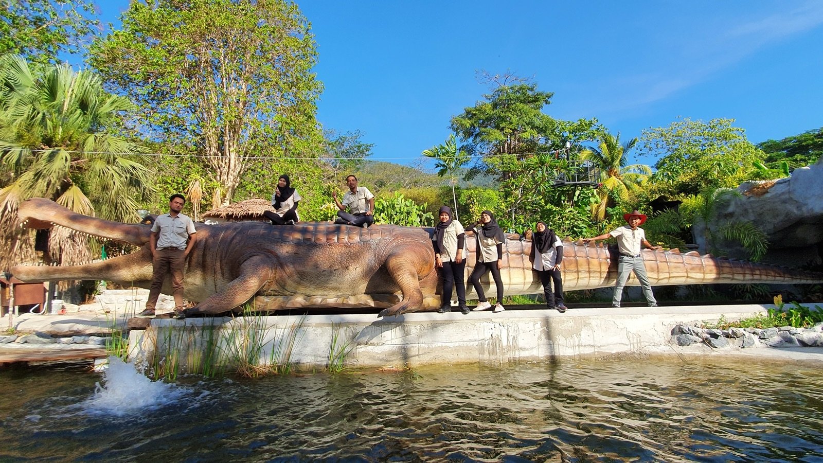 Guided tour at the crocodile farm