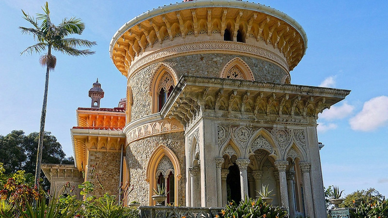 Romantic views of the palace and surrounding Sintra landscape