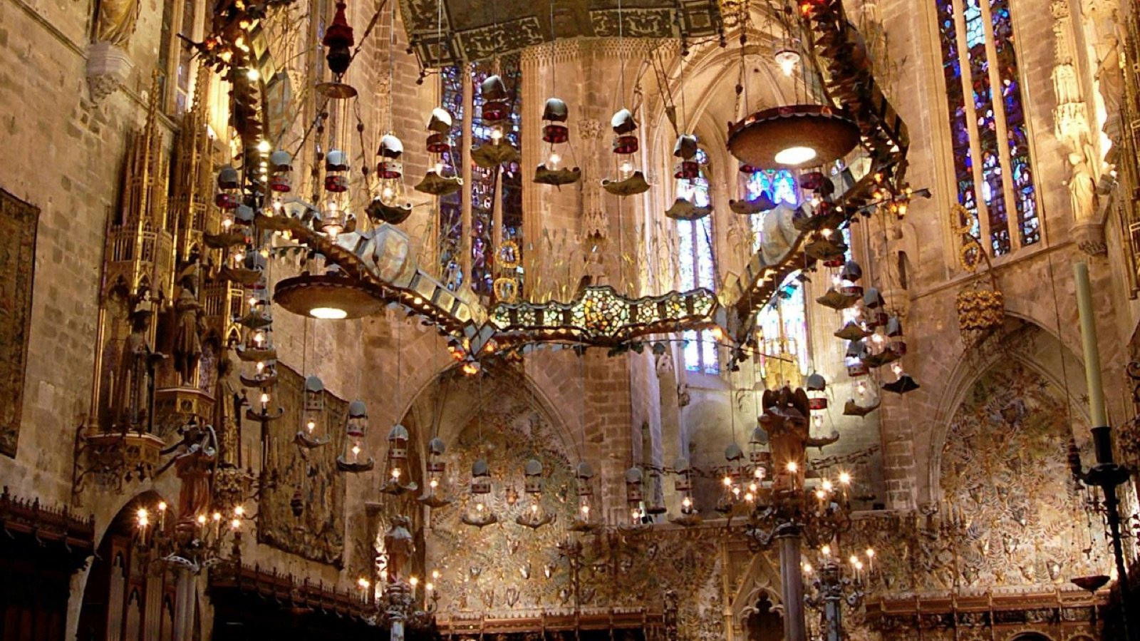 Interior of Mallorca Cathedral with Gothic columns and chapels