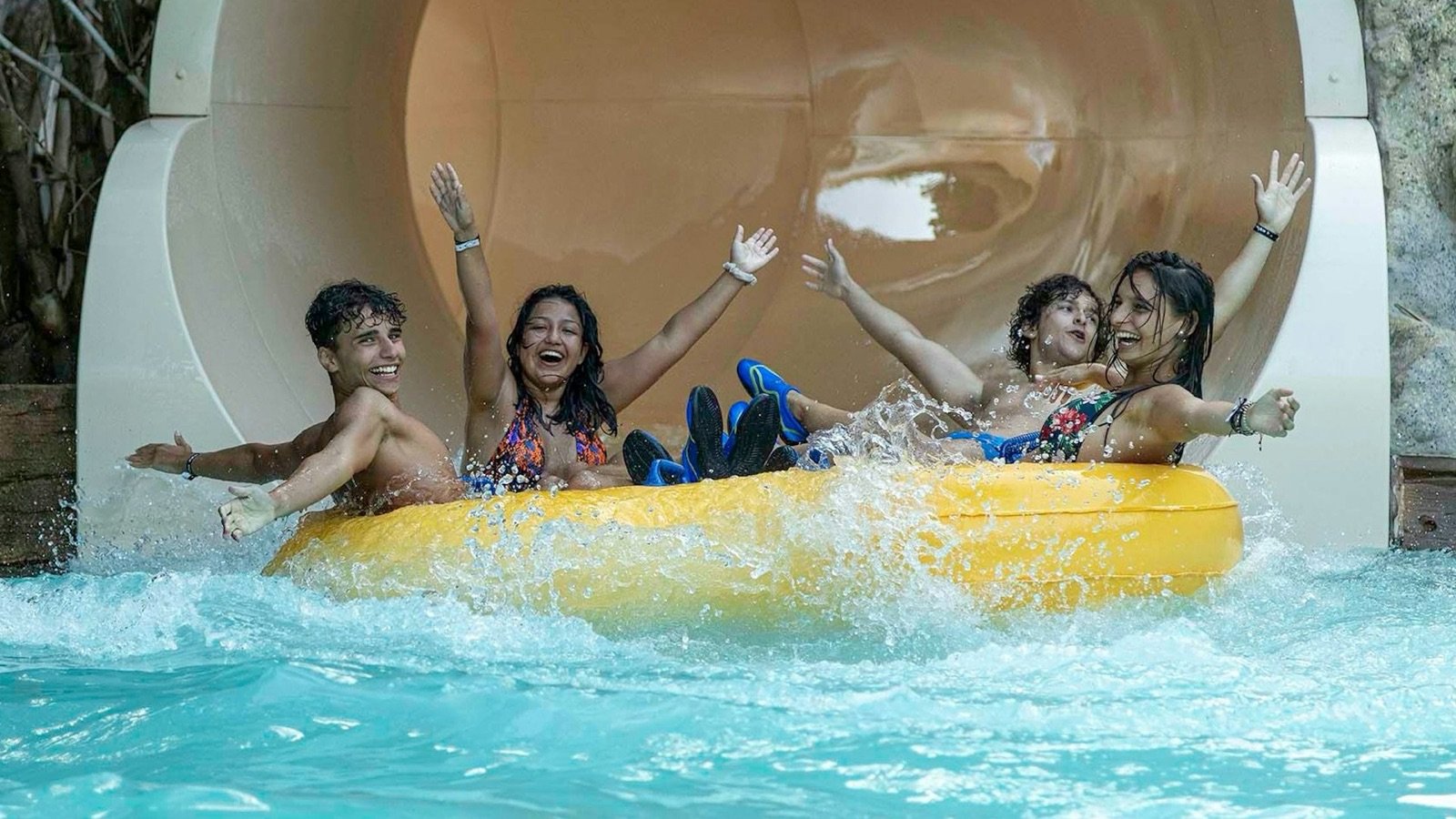 Mai Thai River with floating rafts at Siam Park