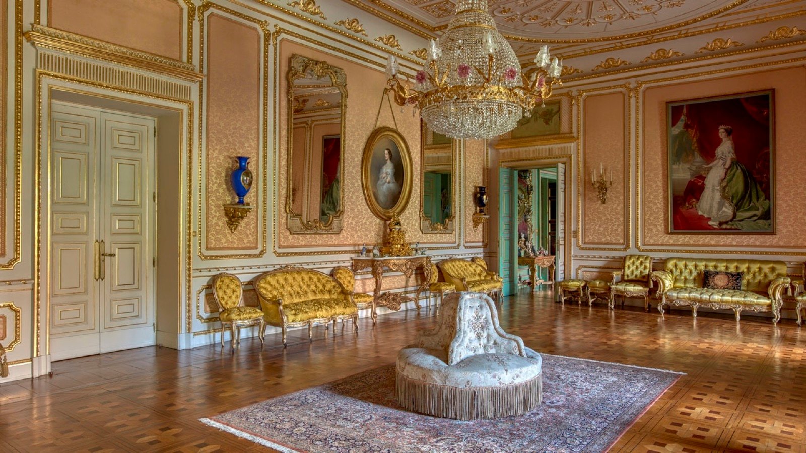 Palacio de Liria's grand entrance hall