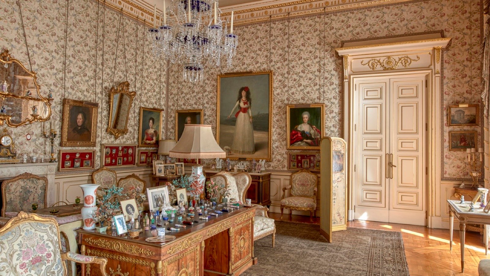 Neoclassical art gallery
