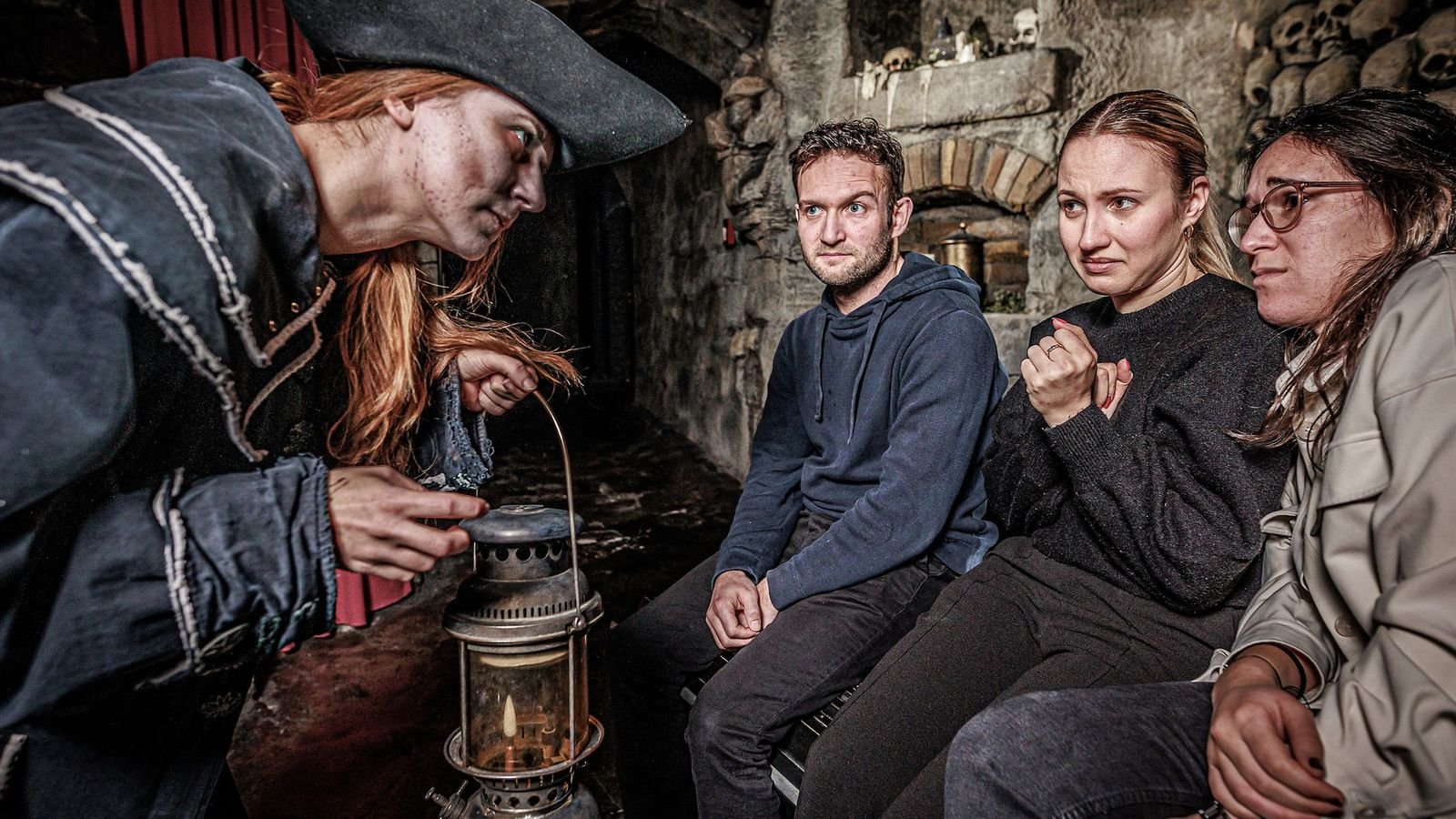 Live actors performing in historic costumes at The Berlin Dungeon