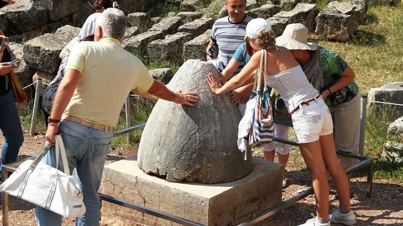 Delphi Archaeological Museum exhibition gallery