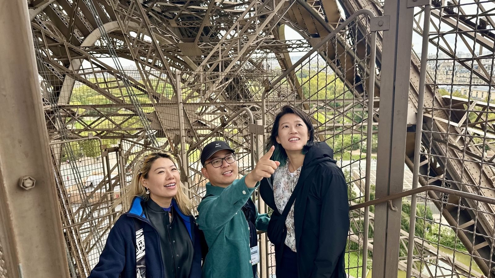 Eiffel Tower Guided Tour With Summit Entry + Seine River Cruise attraction