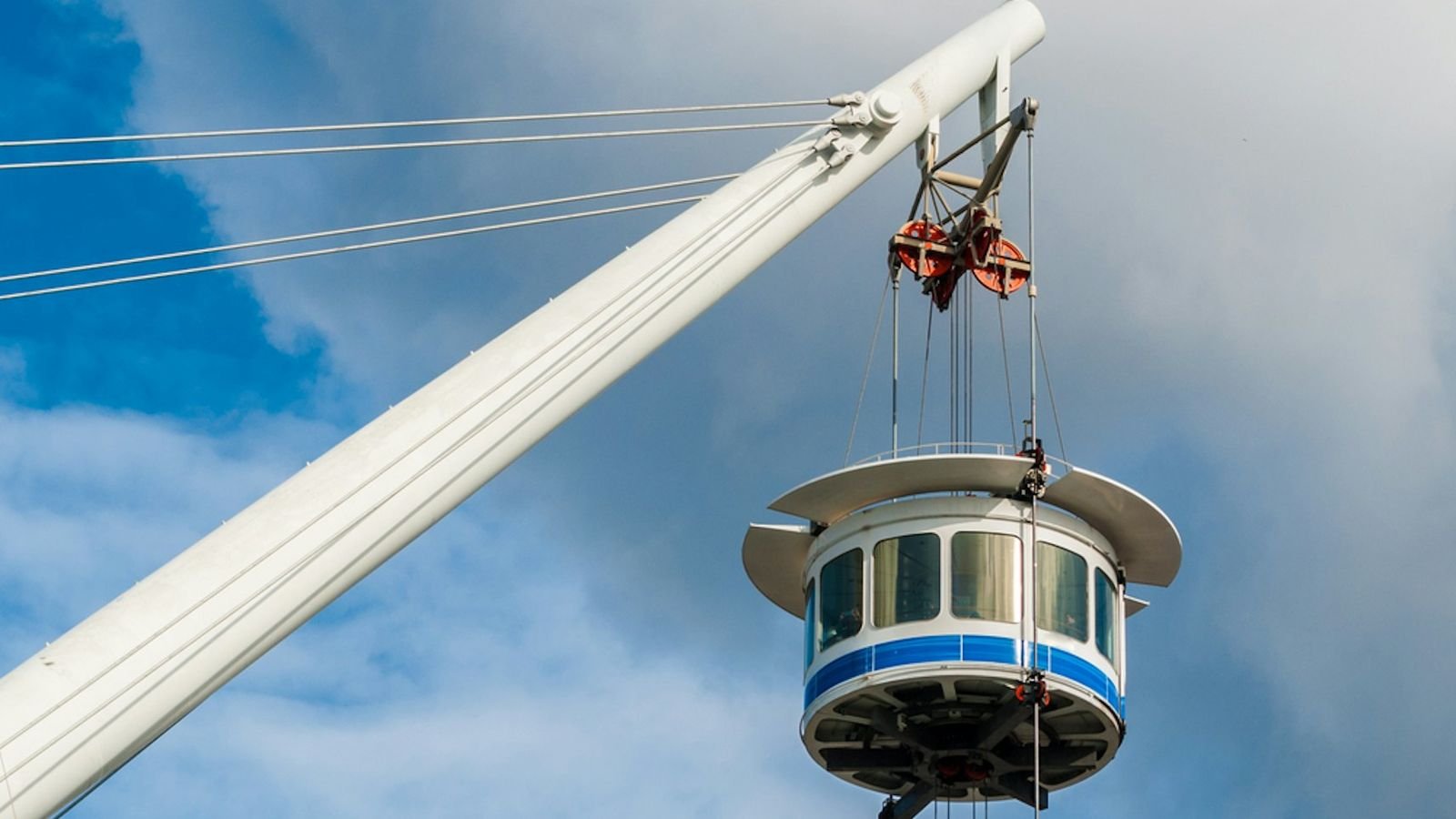 Bigo Panoramic Lift structure designed by Renzo Piano at Porto Antico in Genoa