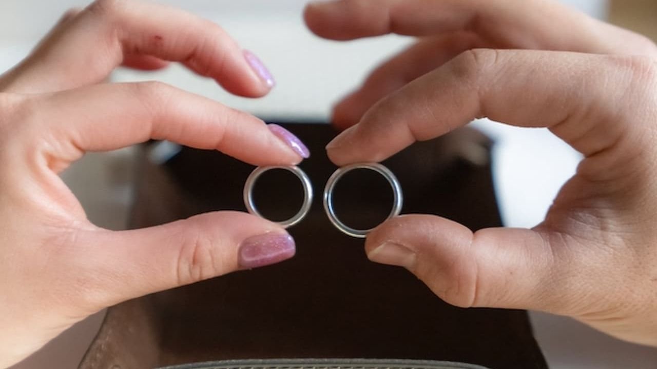 Selecting ring size and design at the Asakusa workshop