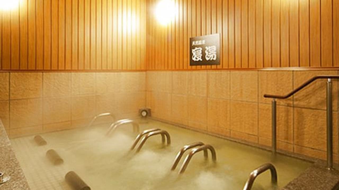 Indoor carbonated bath pool at Rock Salt Spa Rinkunoyu