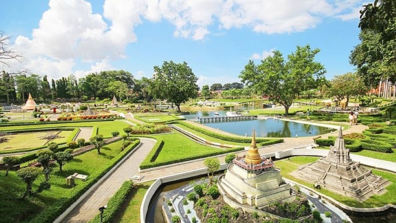 Miniature model of Wat Arun at Mini Siam Pattaya
