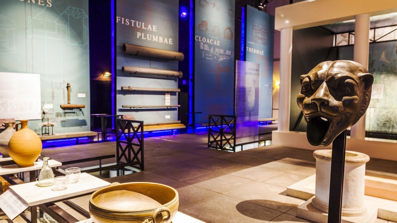 Scale models of the Roman aqueduct inside the museum