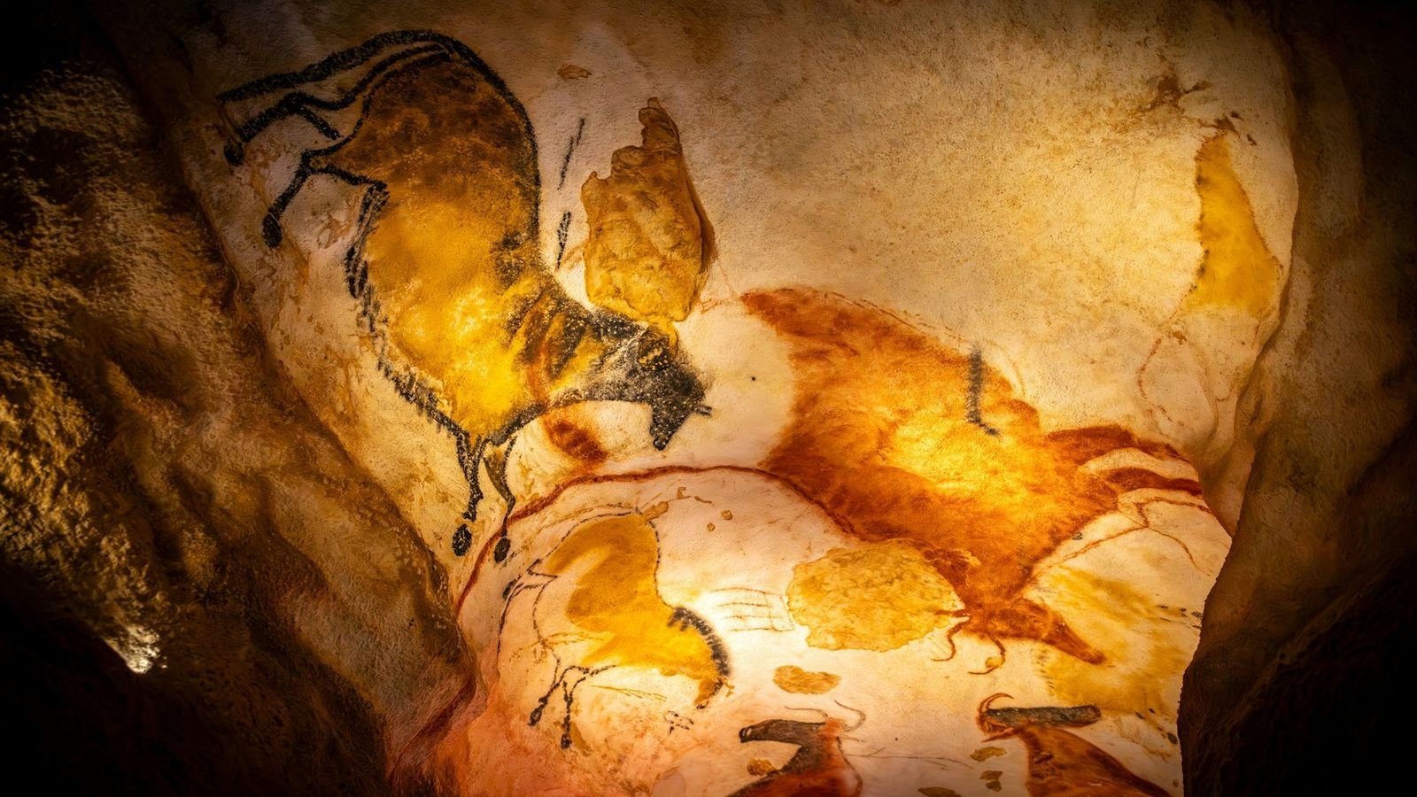 Full-scale Lascaux cave replica with prehistoric paintings
