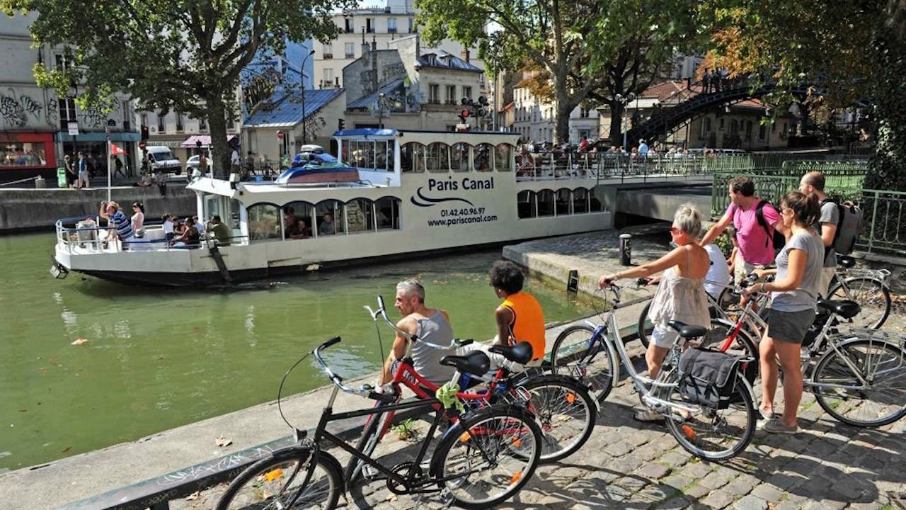 Scenic swing bridge over Canal Saint-Martin