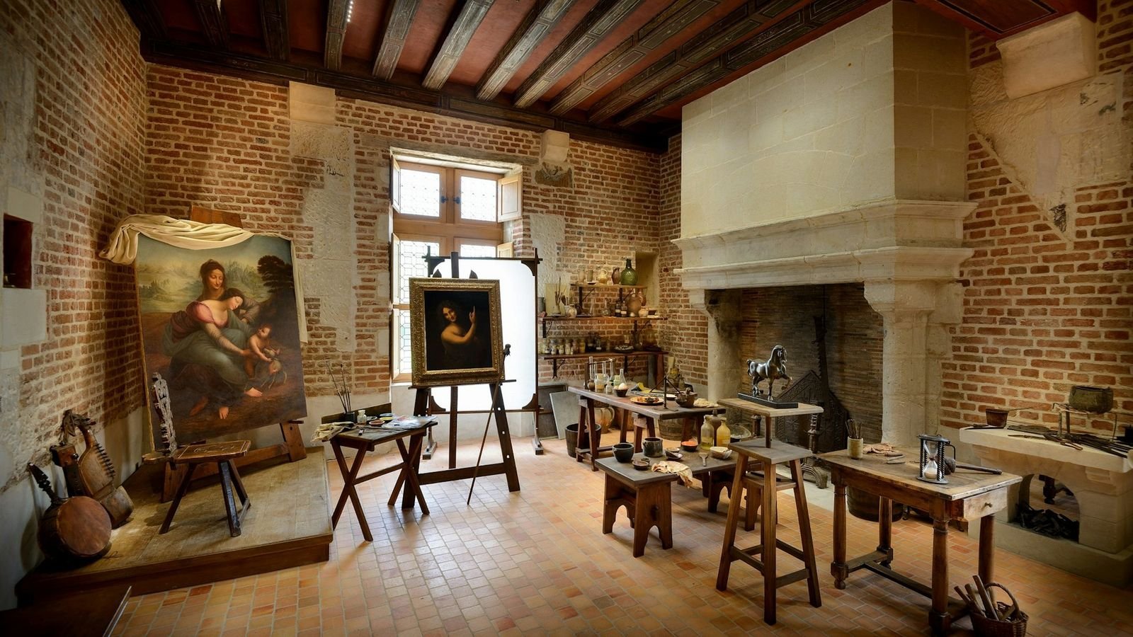 Leonardo da Vinci historic bedroom and living quarters inside Clos Lucé