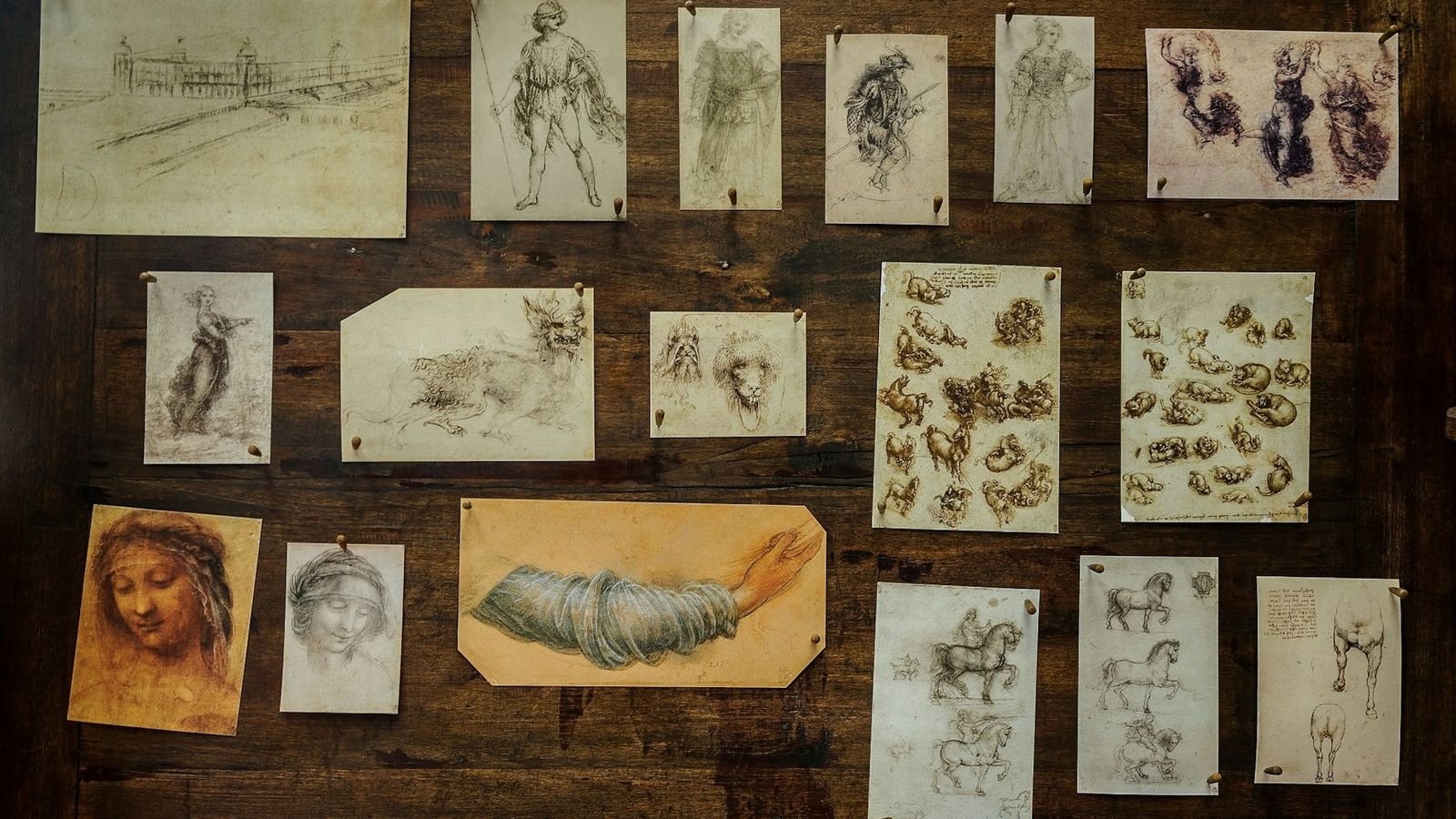 Digital installations showcasing Leonardo da Vinci art and architecture
