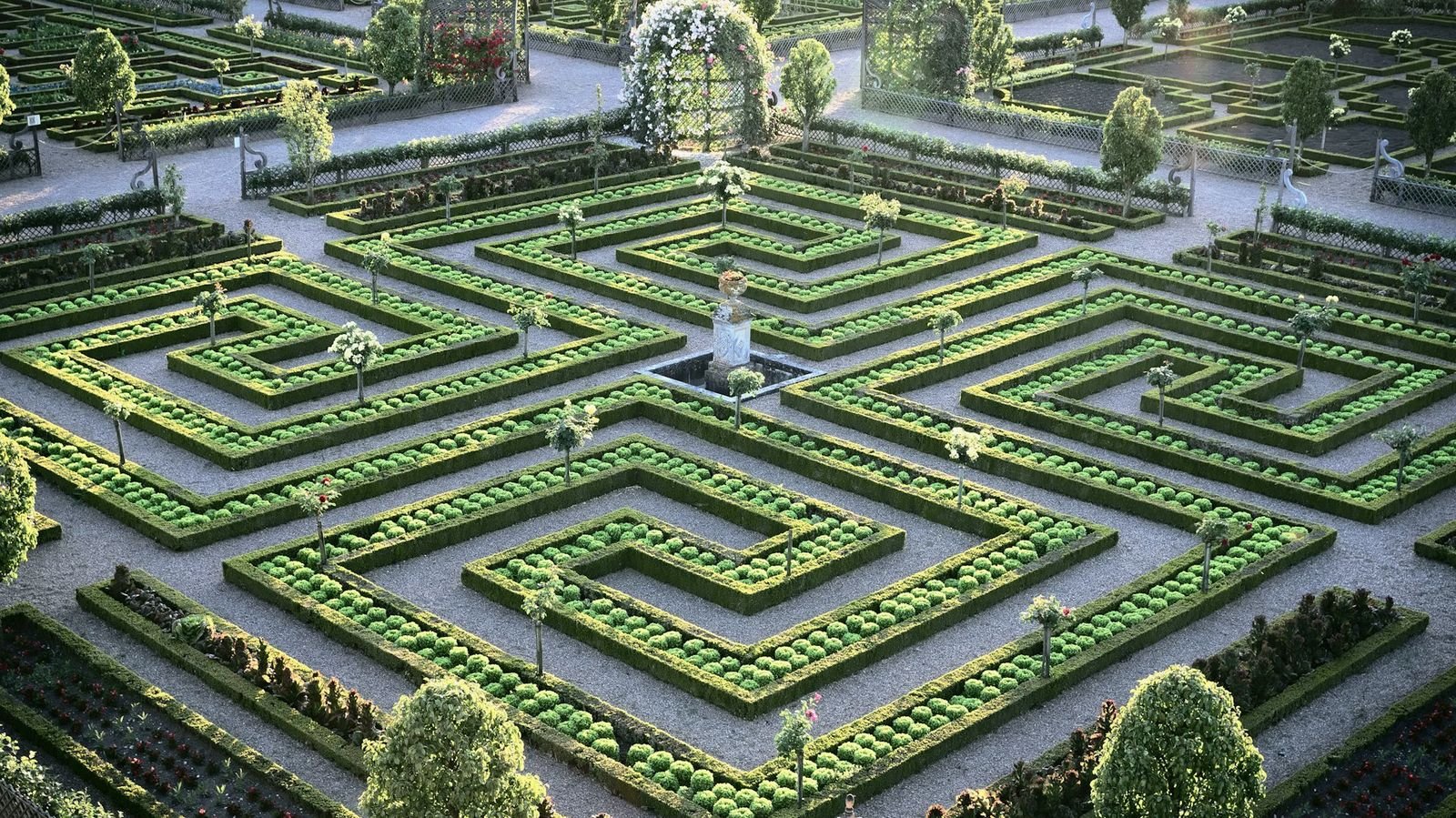 Tranquil water gardens and landscaped grounds in Villandry