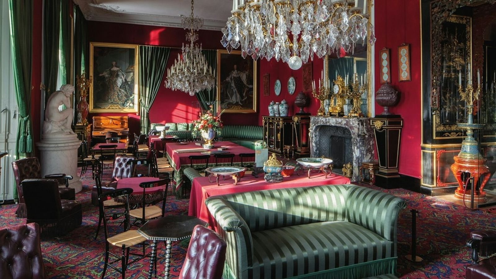 Grand state apartments featuring Renaissance and imperial interiors