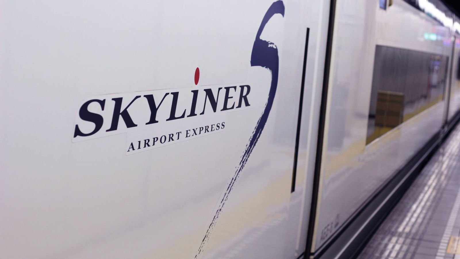 Keisei Skyliner passenger car interior showing comfortable seating