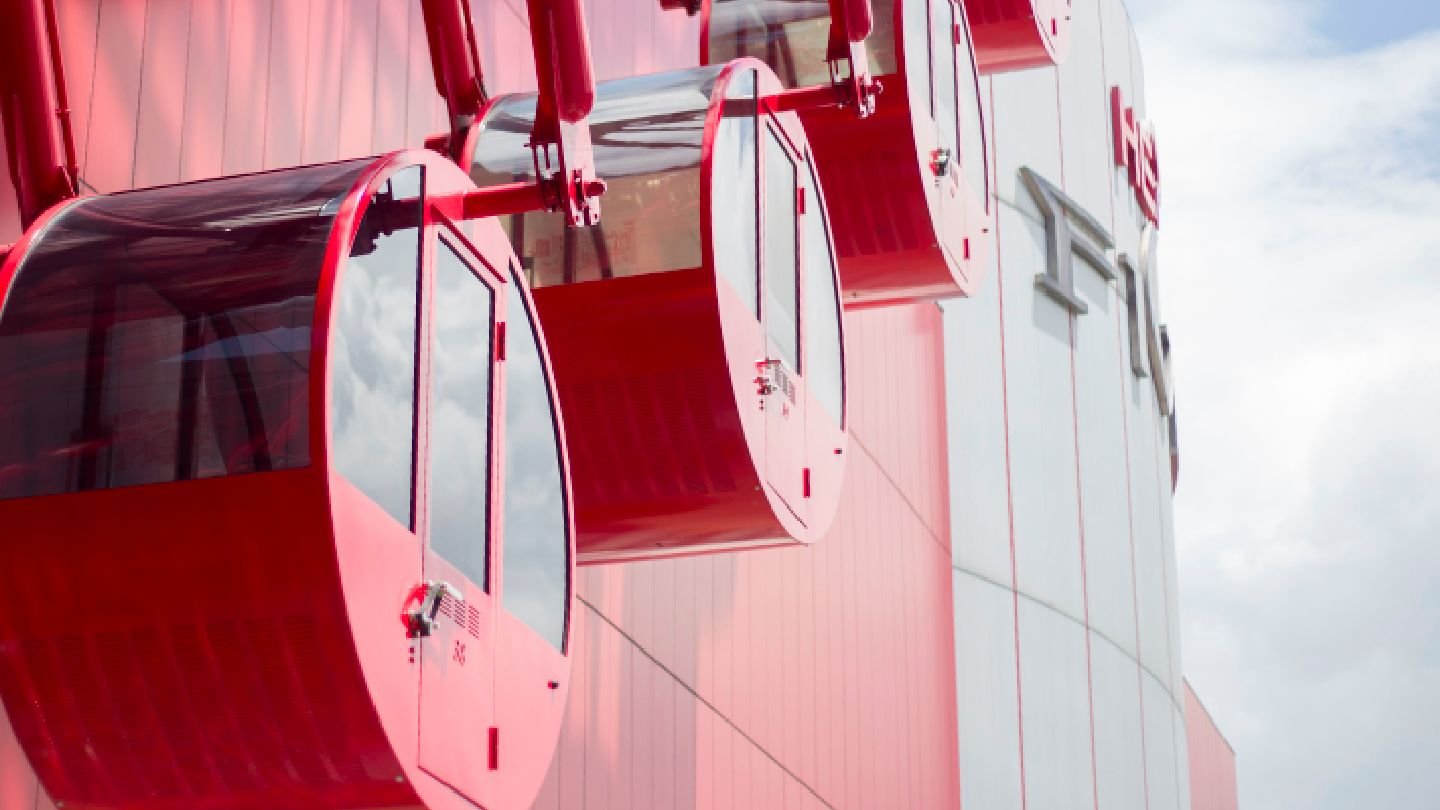 Air-conditioned cabin on HEP FIVE Ferris Wheel