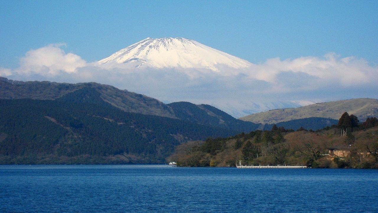 Lake Ashi cruise boat on the water in Hakone
