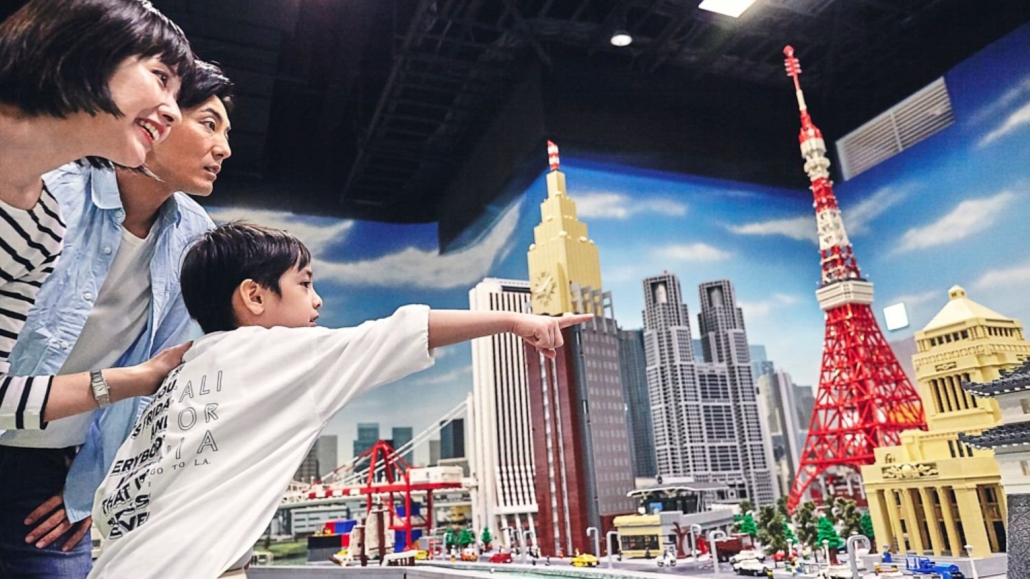 Family friendly LEGO brick models and displays at LEGOLAND Discovery Centre Osaka