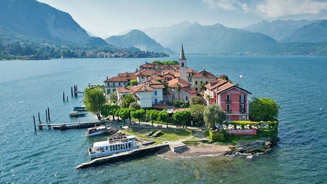 Exterior view of Palazzo Borromeo on Isola Bella