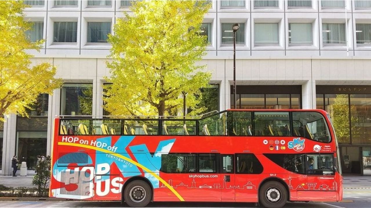 Open-top bus view of Nijo-jo Castle in Kyoto