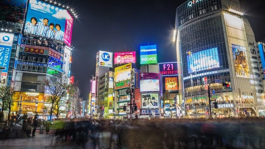 Guide leading Shibuya walking food tour