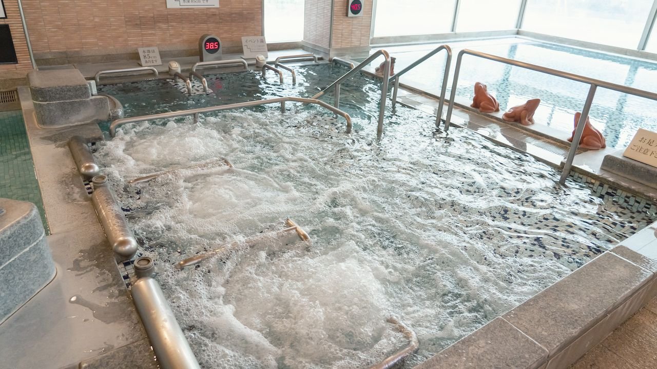 Gender-separated sauna rooms at Naniwa-no-Yu