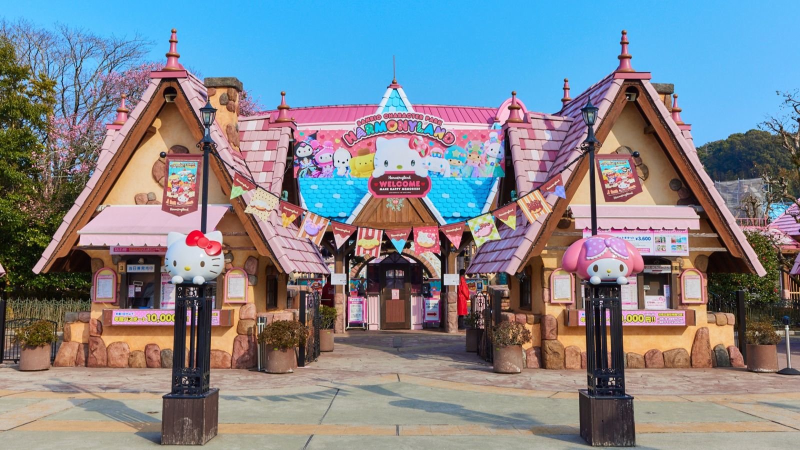 Sanrio character greeting experience at Harmonyland Japan