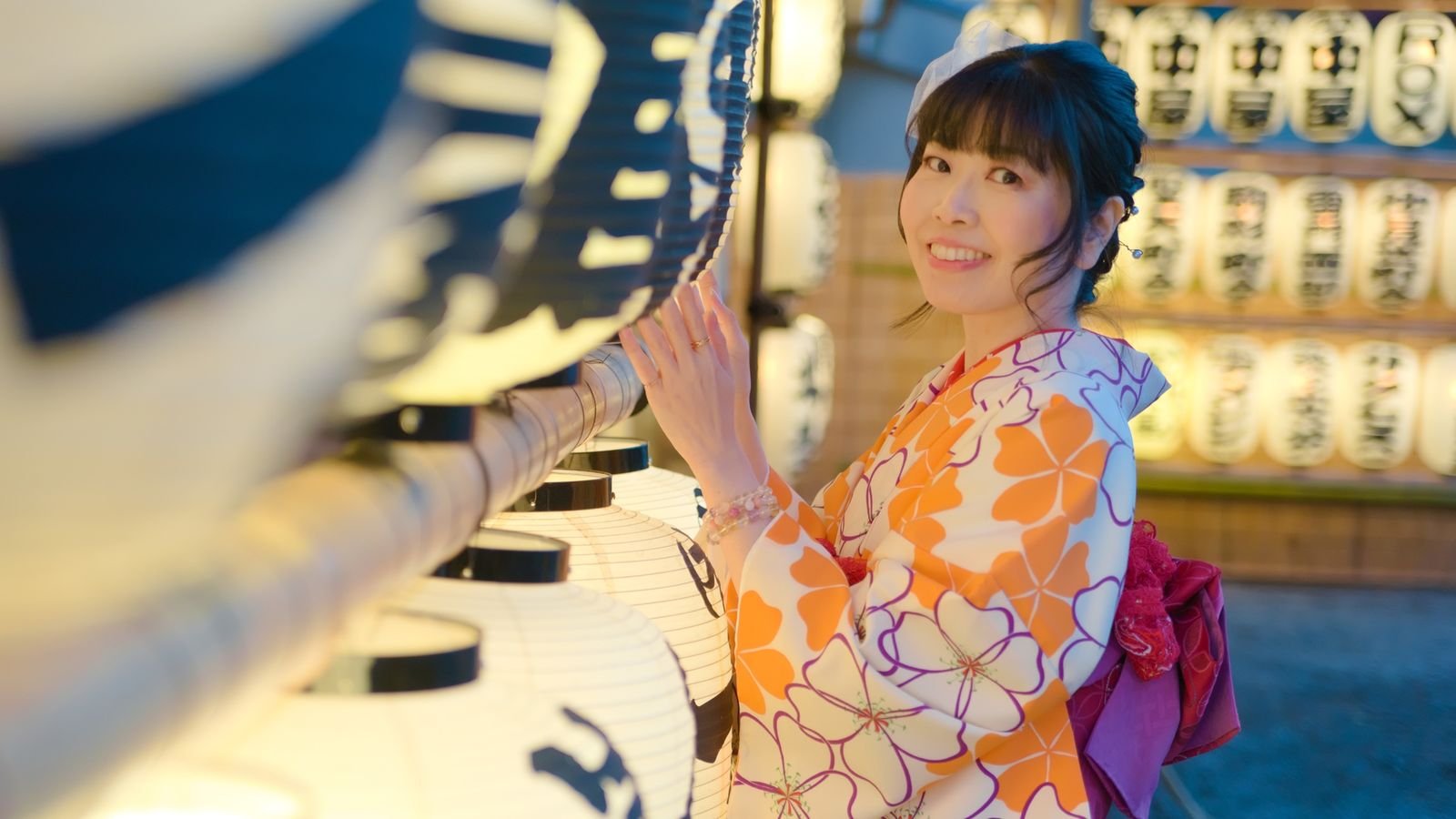 Customer wearing a traditional Japanese kimono near Kaminarimon Gate