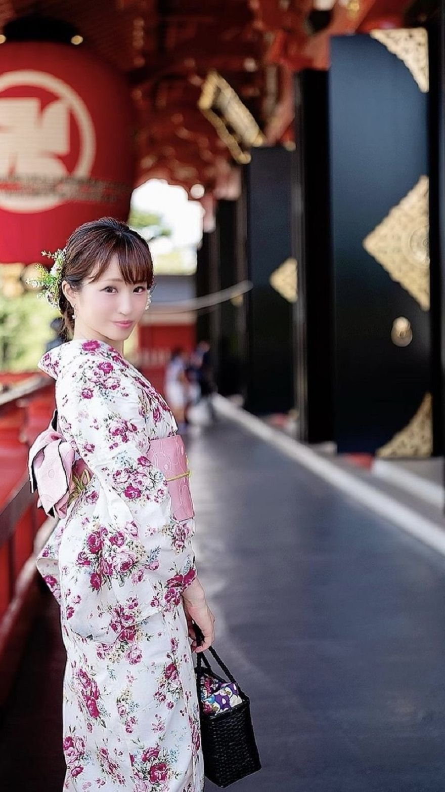 Professional kimono dressing and hairstyling service at Hanaka