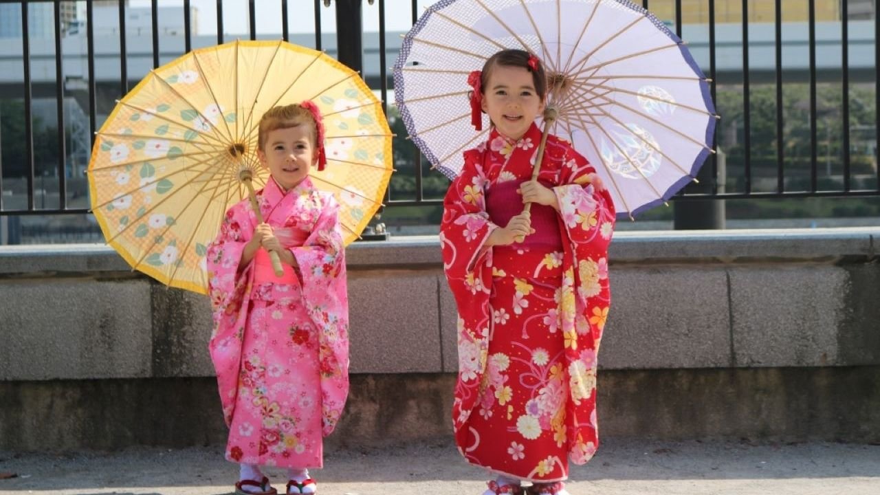 Hanaka kimono rental shop located next to Asakusa Station on the Ginza Line