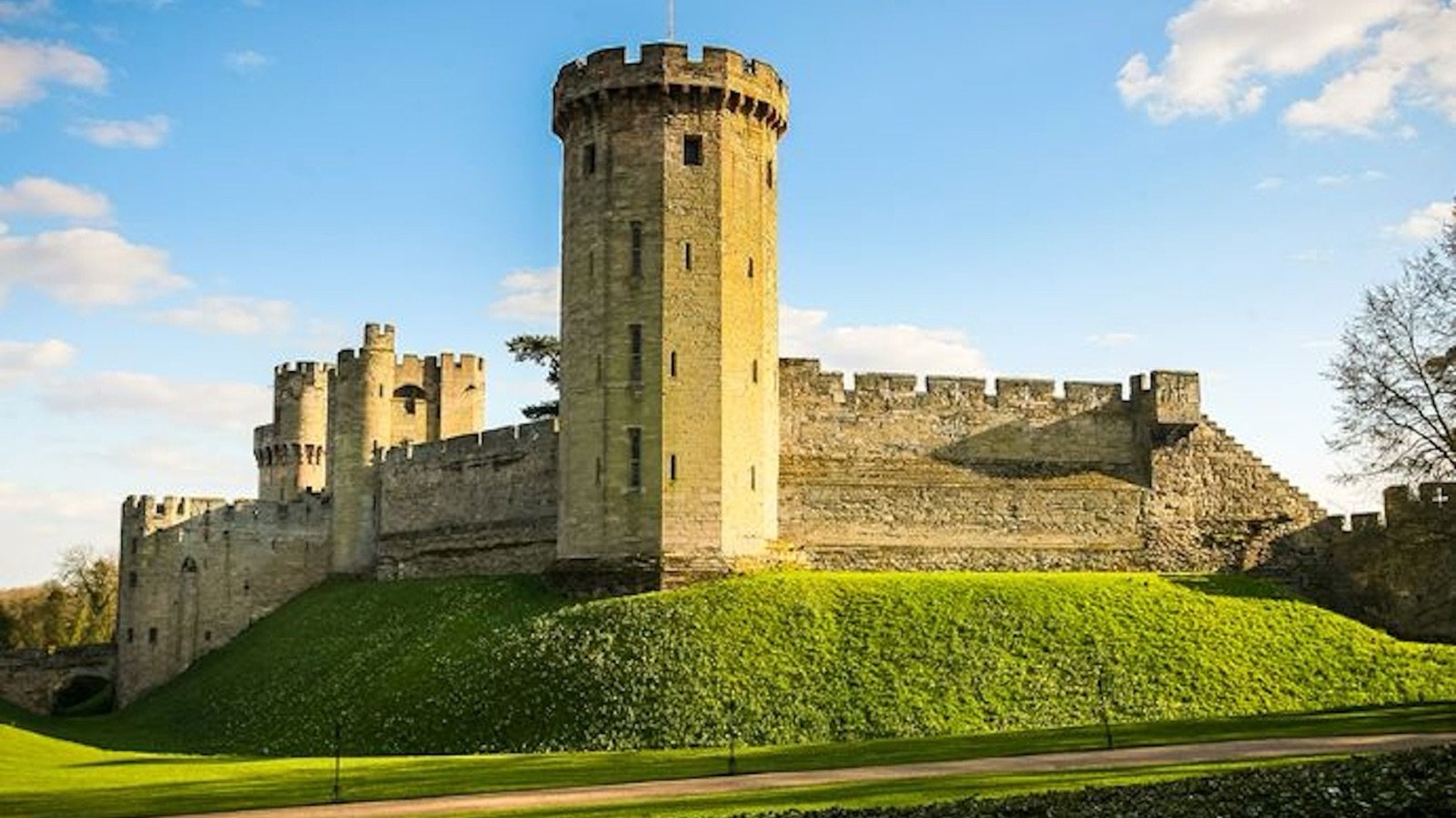 Warwick Castle exterior medieval towers and fortified stone walls