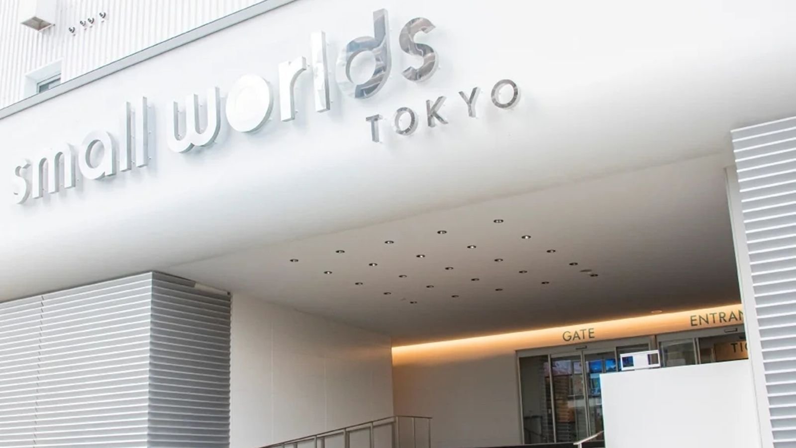 Detailed 1:80 scale moving miniatures at Small Worlds Tokyo