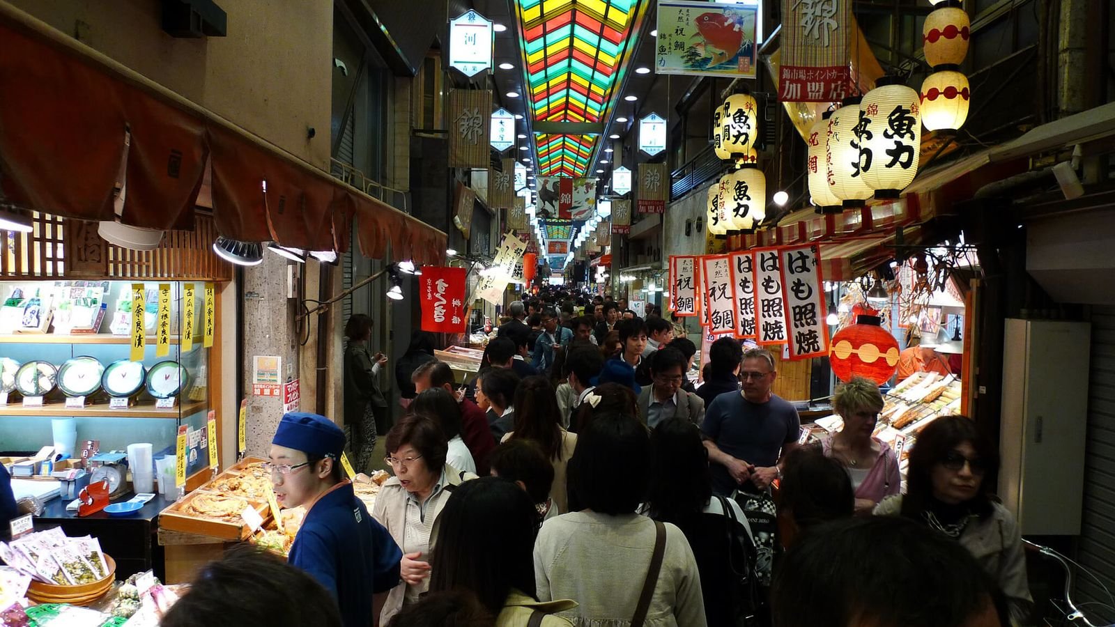 Traditional Japanese seasonal lunch served during the tour
