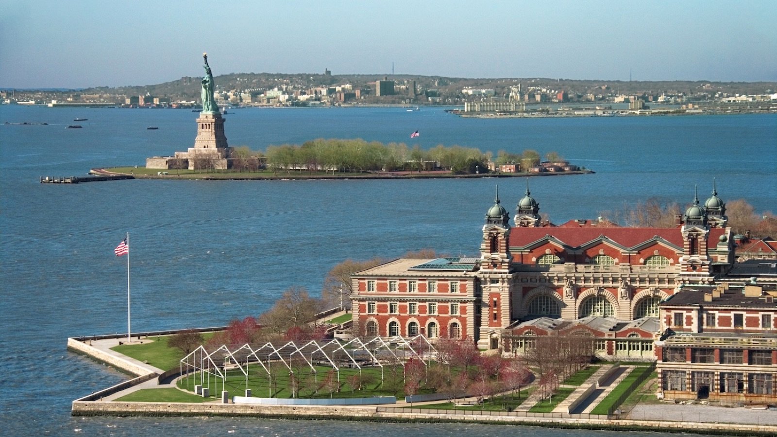 Statue City Cruises ferry approaching Liberty Island