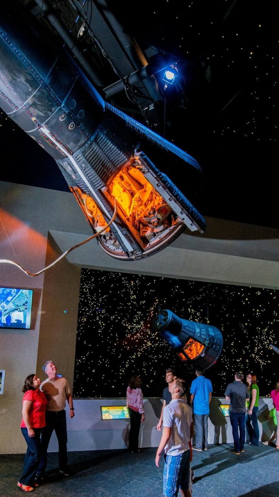 Interactive human spaceflight displays and exhibits