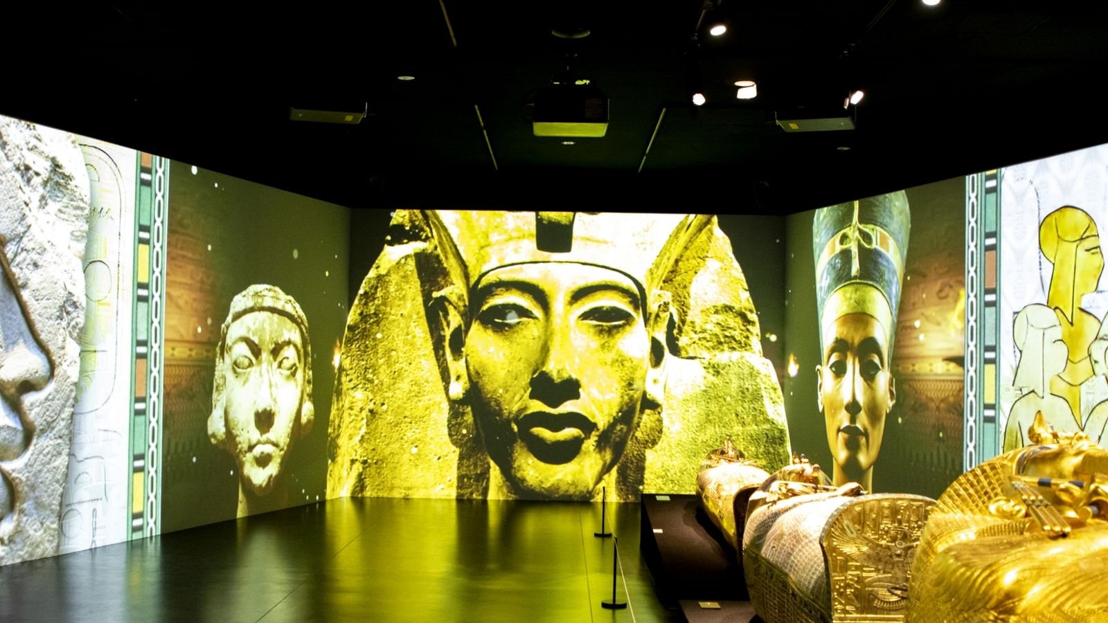Recreation of Tutankhamen burial chamber constructed from high-resolution 3D scan data