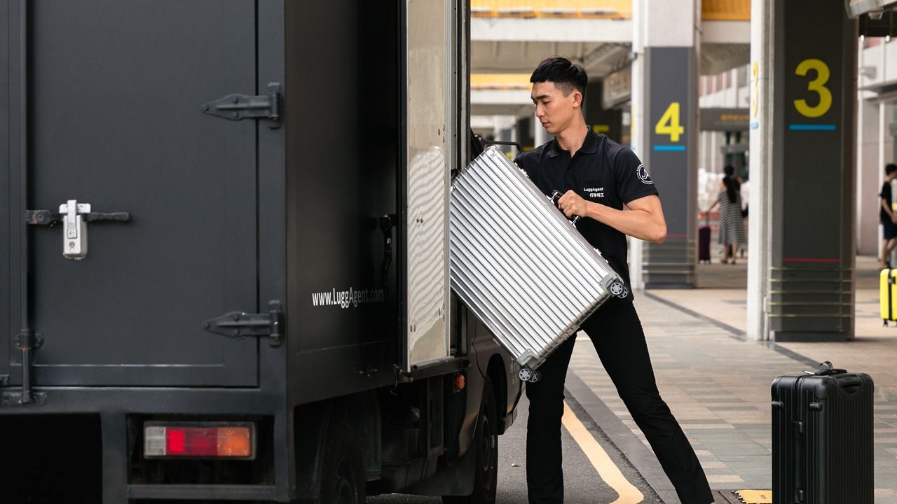 Luggage delivery between Kansai Airport and Osaka or Kyoto