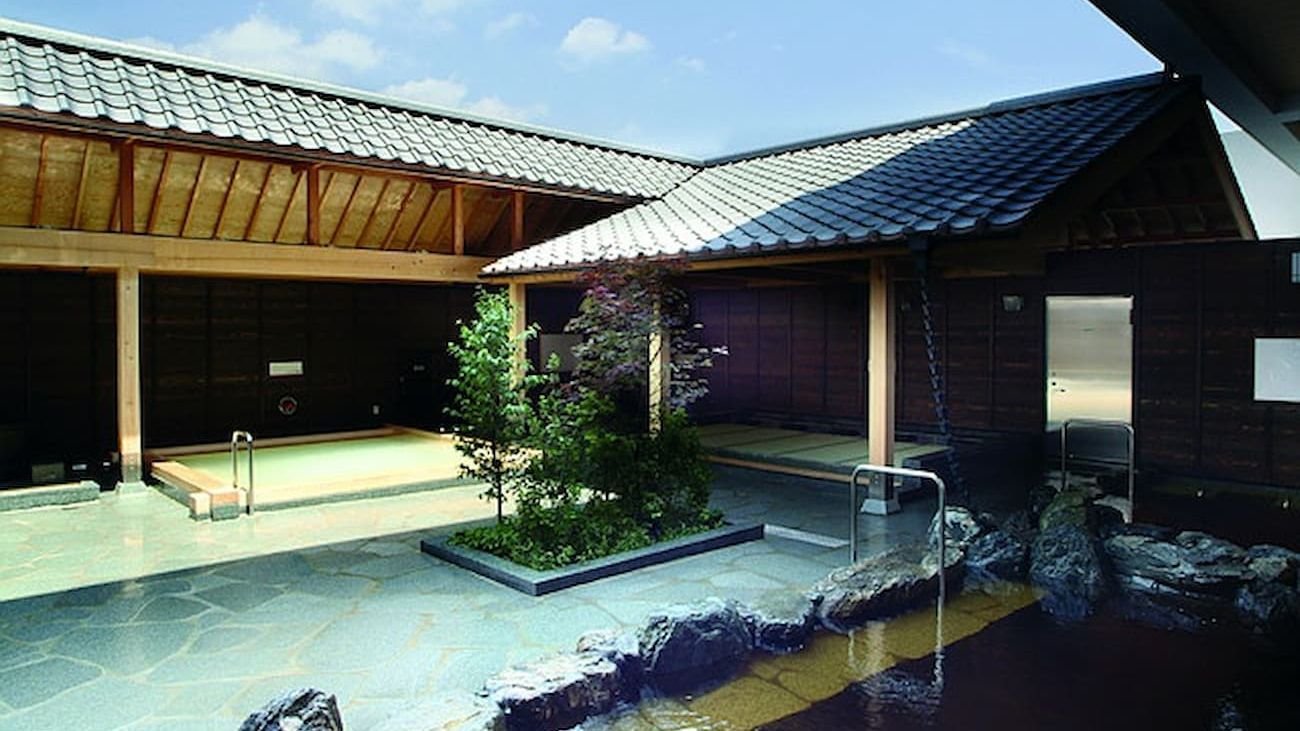 Open-air hot spring bath surrounded by nature at Natural Hot Springs Manten-no-yu