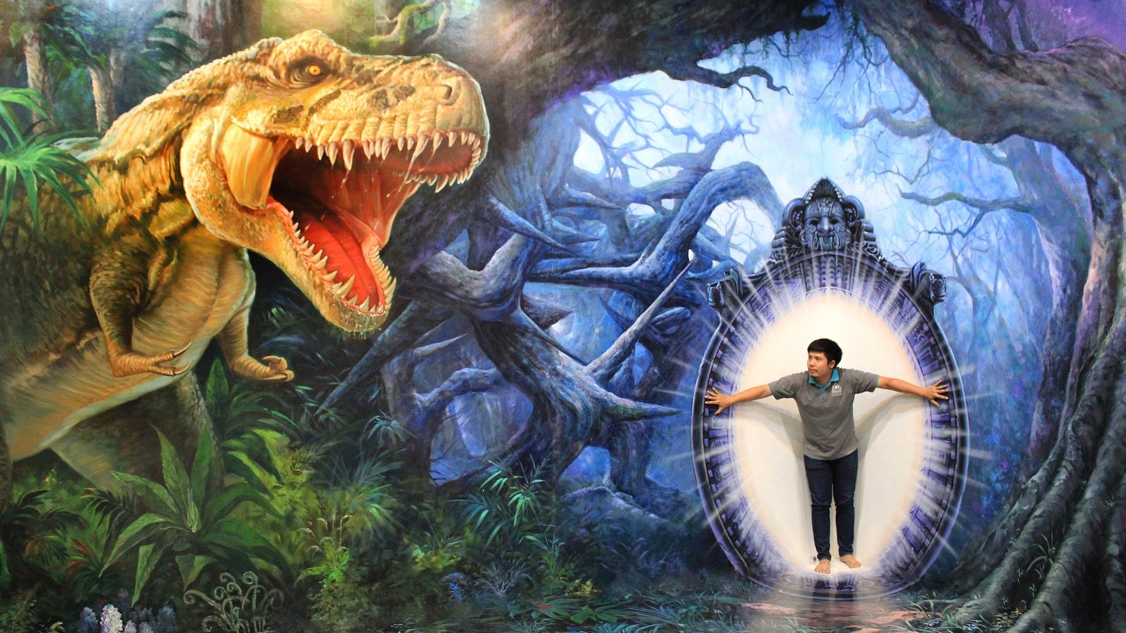 Wall and floor optical illusion artwork at Art in Paradise Pattaya