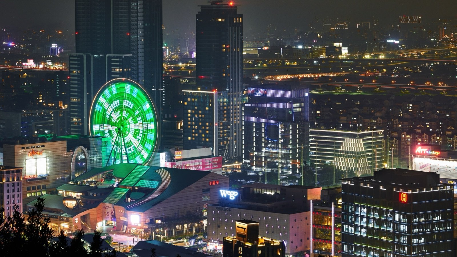 Miramar Ferris Wheel Taipei rooftop structure