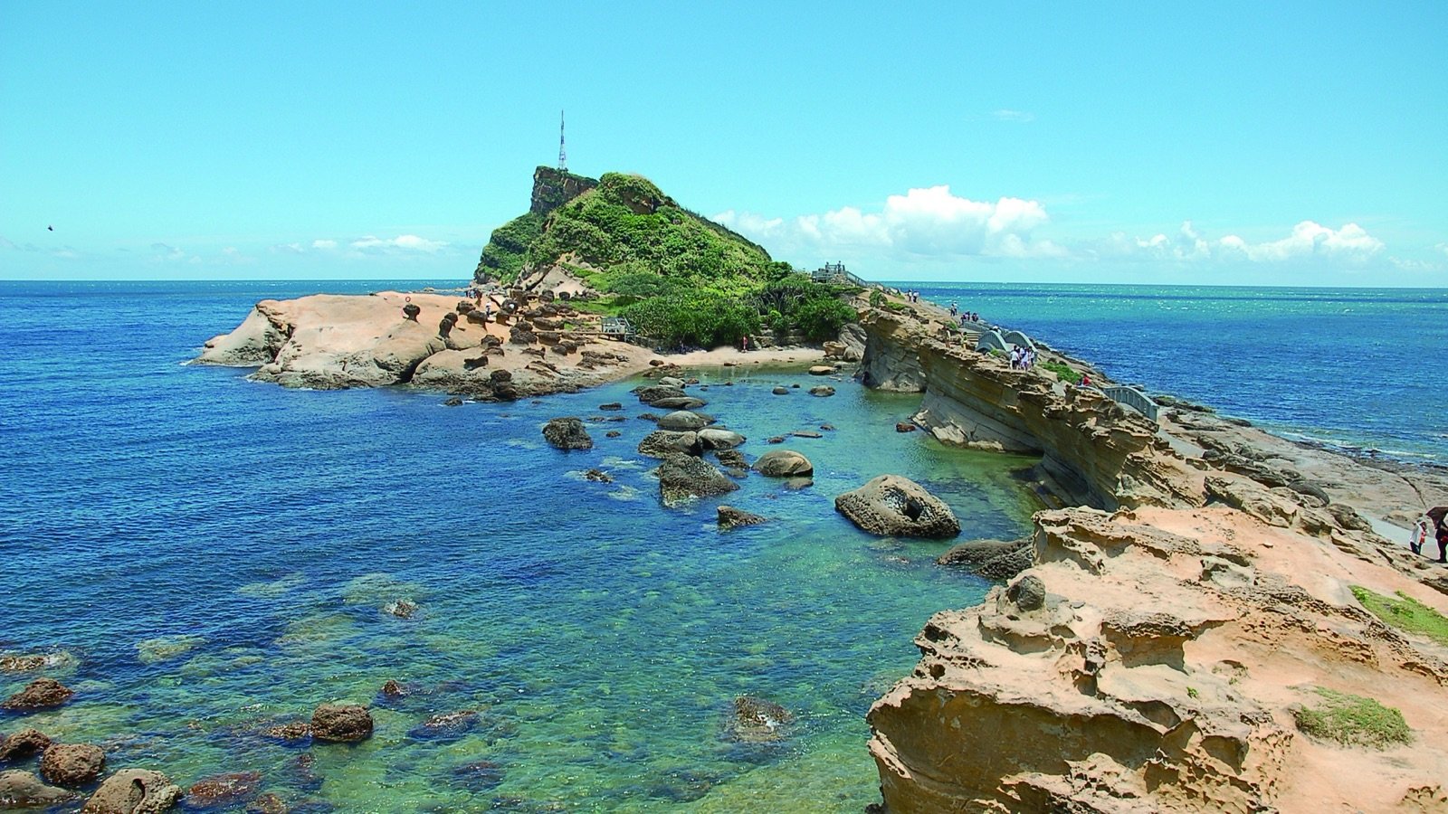 Queen's Head rock formation sculpted by nature at Yehliu Geopark