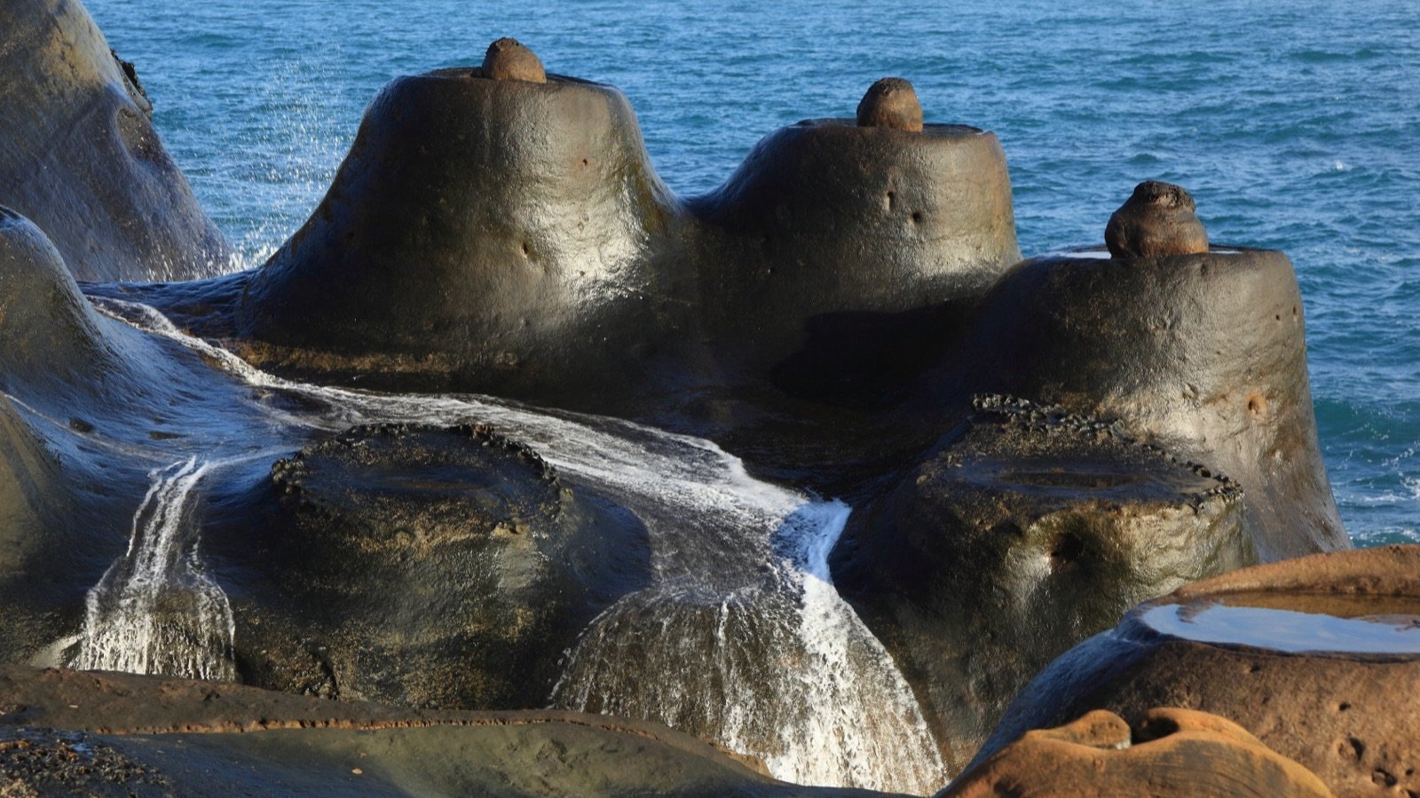 Fairy's Shoe rock formation shaped by seawater erosion