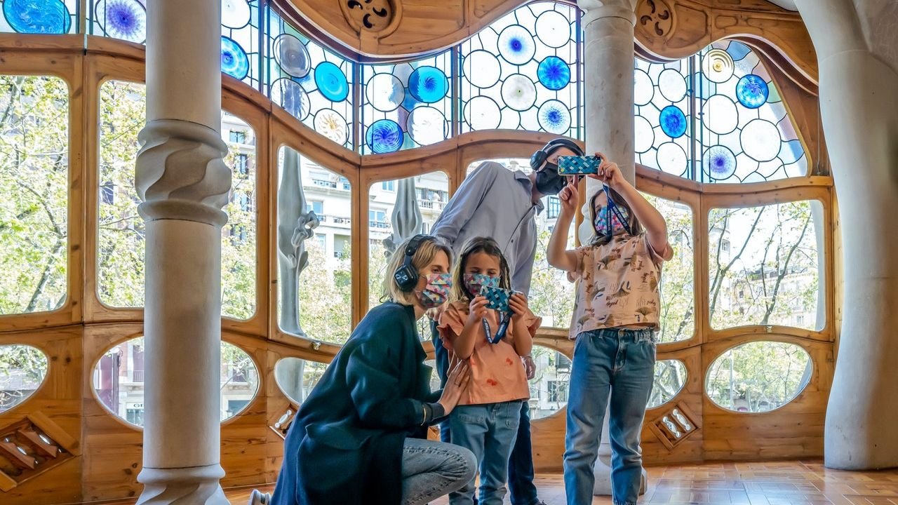 Arched rooftop resembling the back of a dragon at Casa Batllo