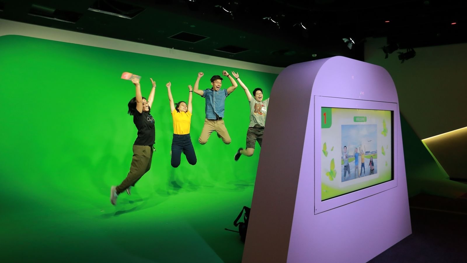Aviation projection experience at Changi Experience Studio Singapore