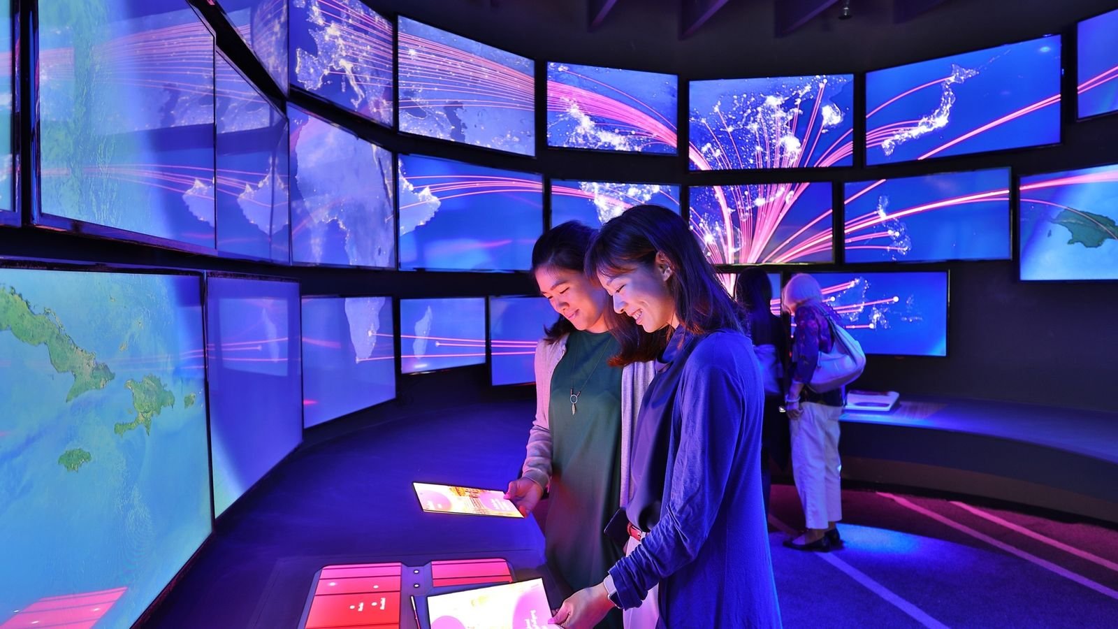 Immersive airport shows and projection displays at Changi Experience Studio