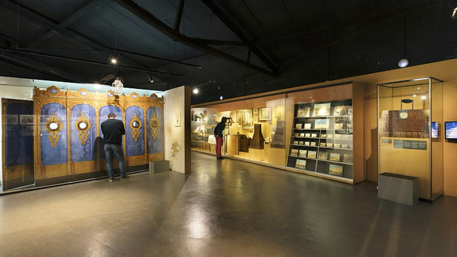 Historic optical devices on display at Museu del Cinema