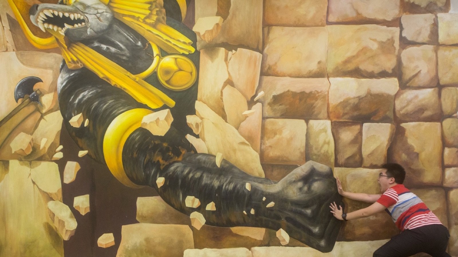 Three-dimensional sculpture and trick art display on Lebuh Penang